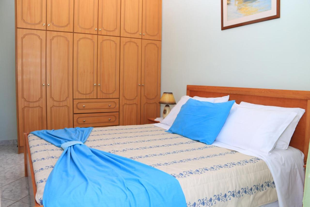 Isabela Apartments ซารานเดอ ภายนอก รูปภาพ